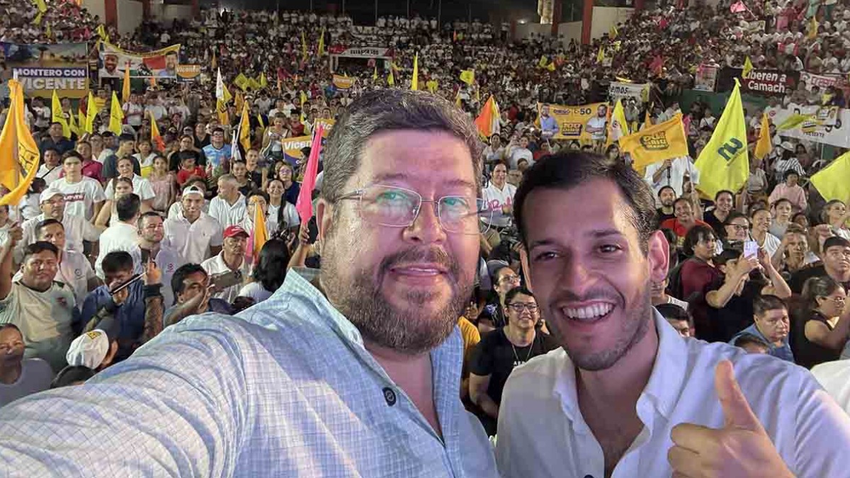 Samuel junto al hijo de Fernando Camacho. Foto:  Samuel Doria Medina