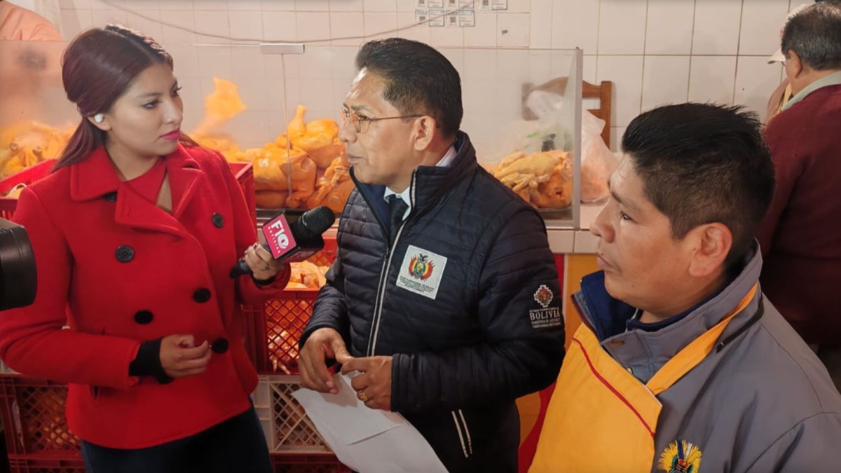silva en un anterior operativo para controlar el precio del pollo. Foto: Viceministerio de Defensa del Cosumidor