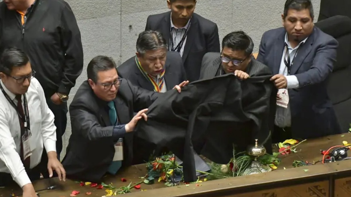 Actos bochornosos en la sesión del pleno de la ALP. Foto: Internet