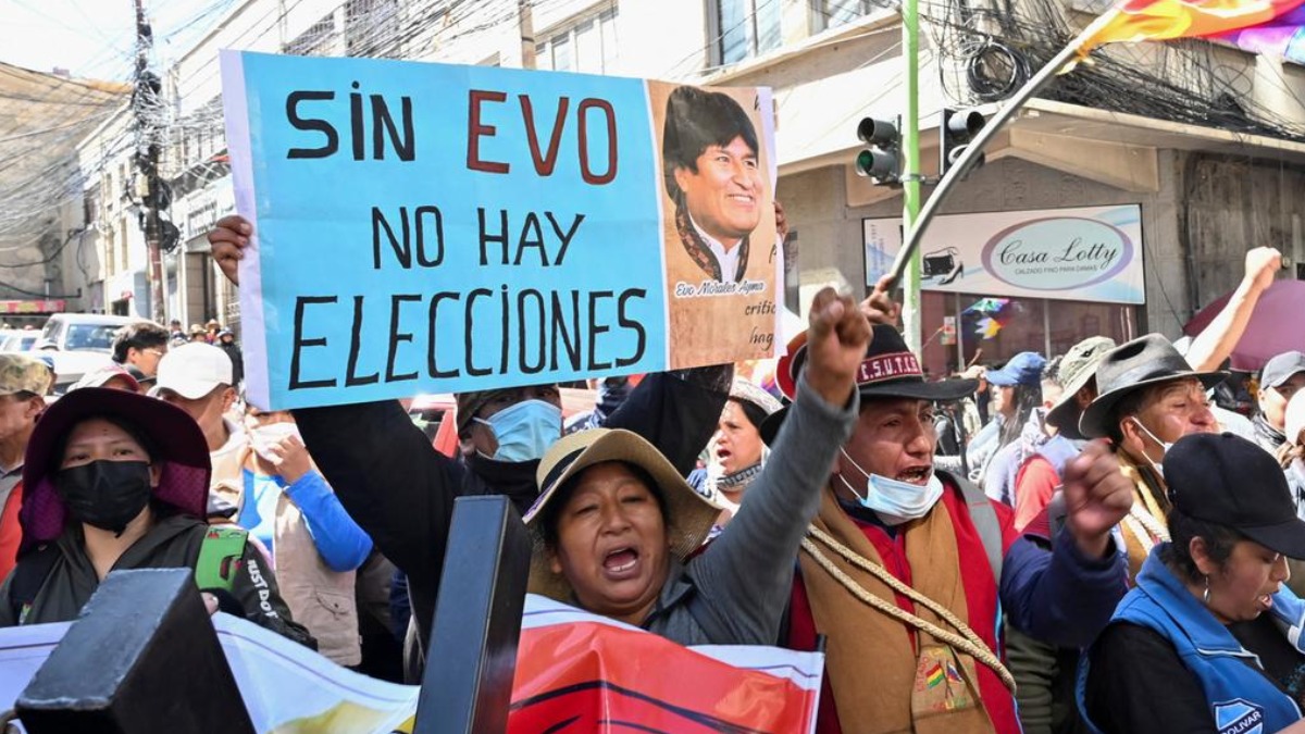 Afines a Evo Morales marchan en La Paz exigiendo su habilitaciñón.