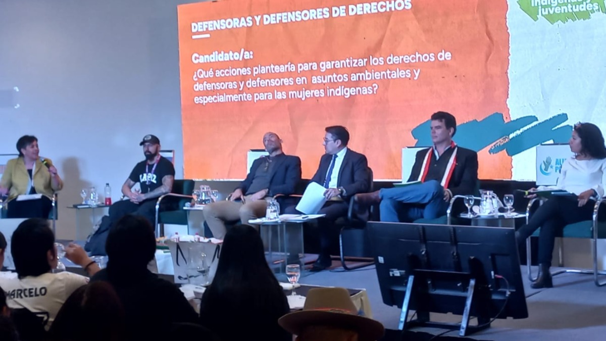 Candidatos de cinco organizaciones políticas participaron en el foro. Foto: ANF
