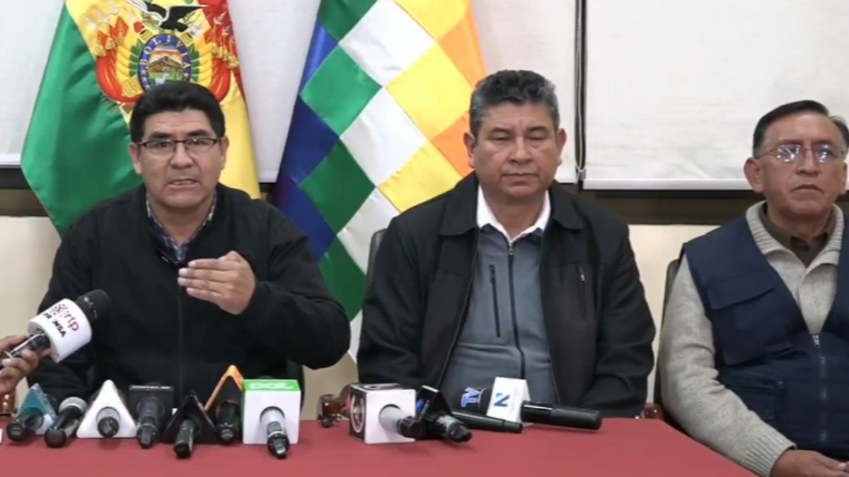 Conferencia ministro de Educación, Omar Veliz. Foto: Captura