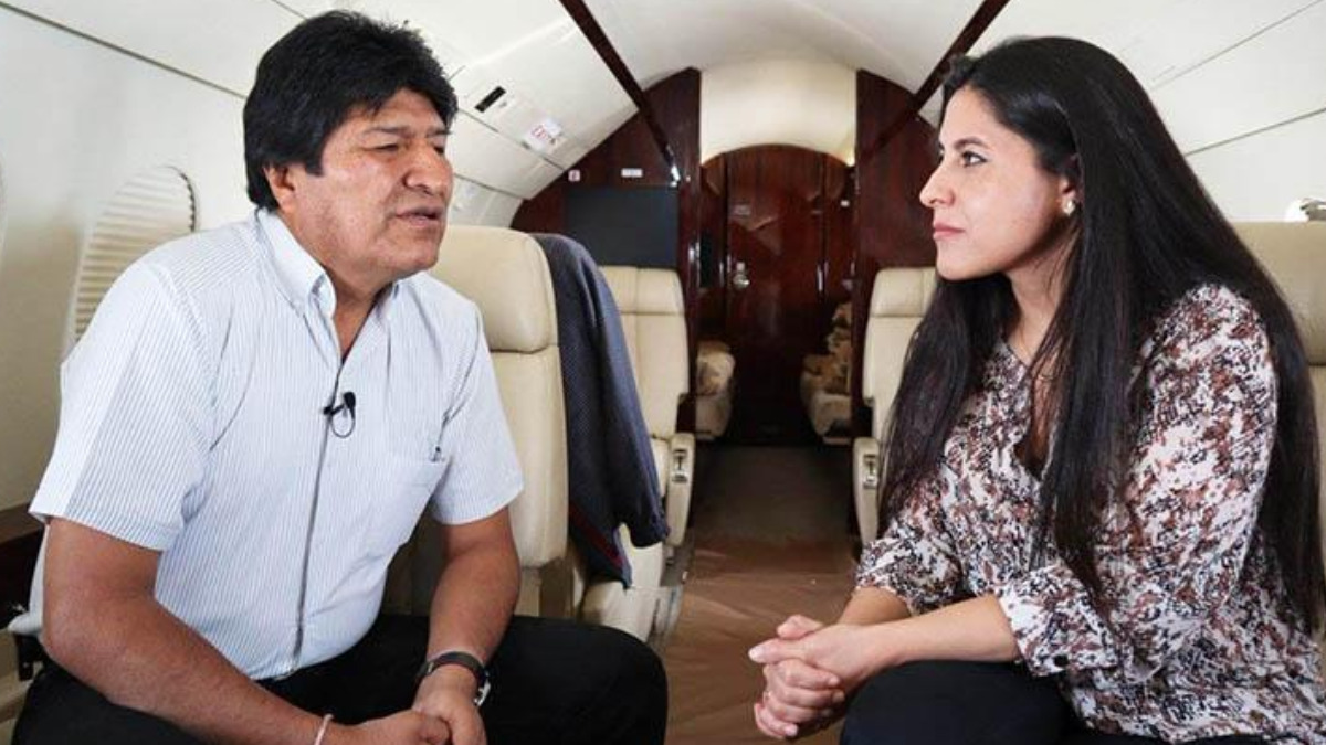 Evo Morales en 2019 junto a Susana Bejarano en el avión presidencial. Foto: Esta casa no es hotel