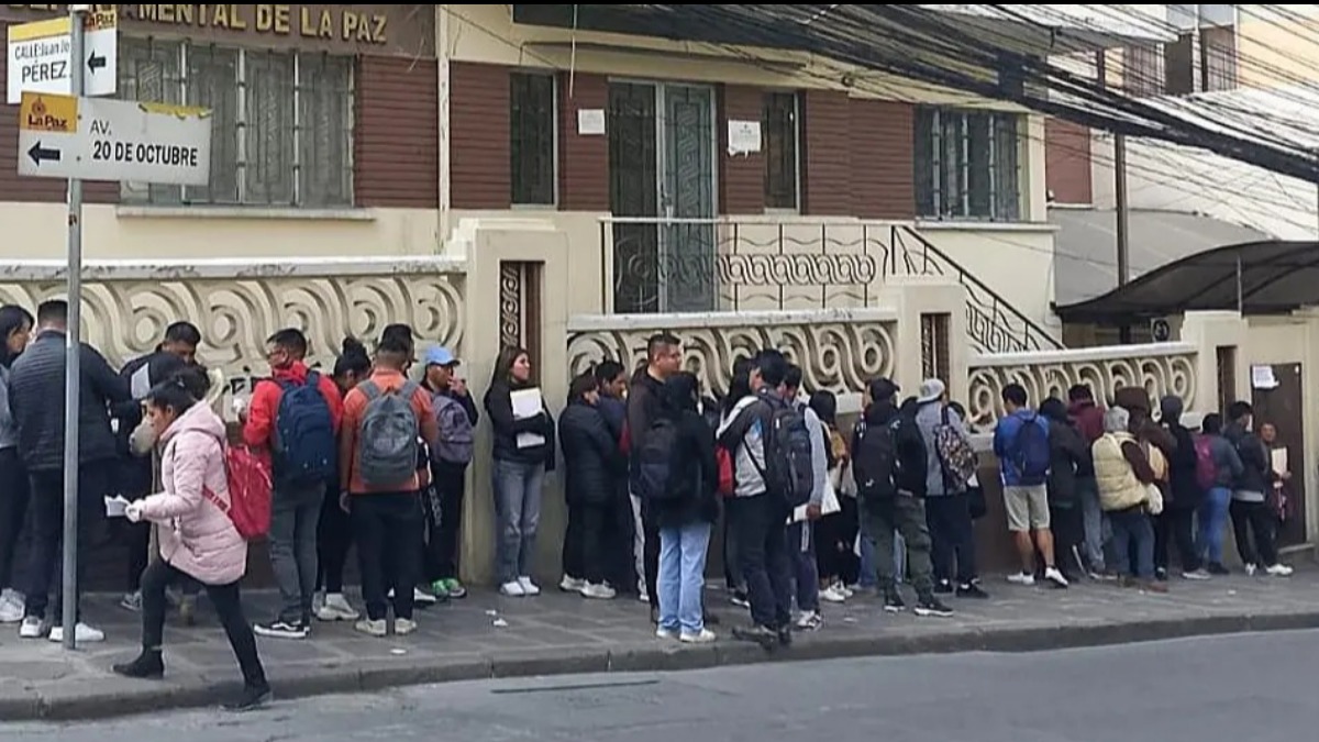 Imagen referencial de filas en el TED  de La Paz. Foto: Unitel