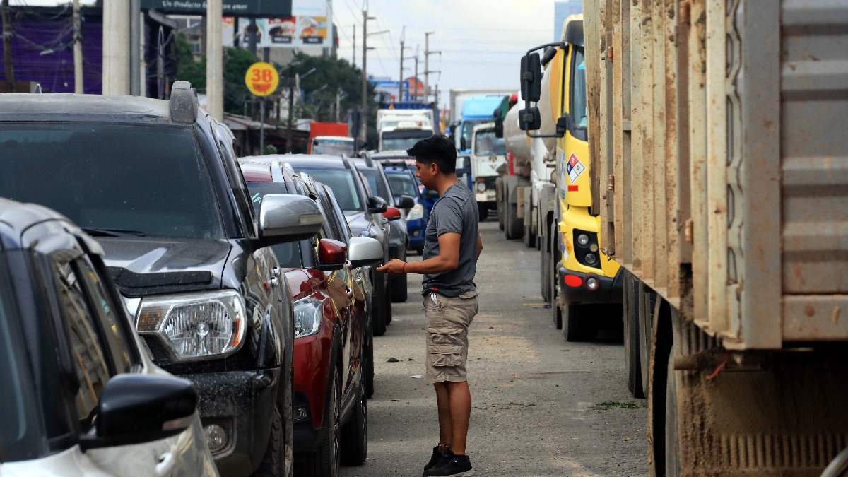 Imagen referencial de filas por combustible en Santa Cruz. Foto: El Deber