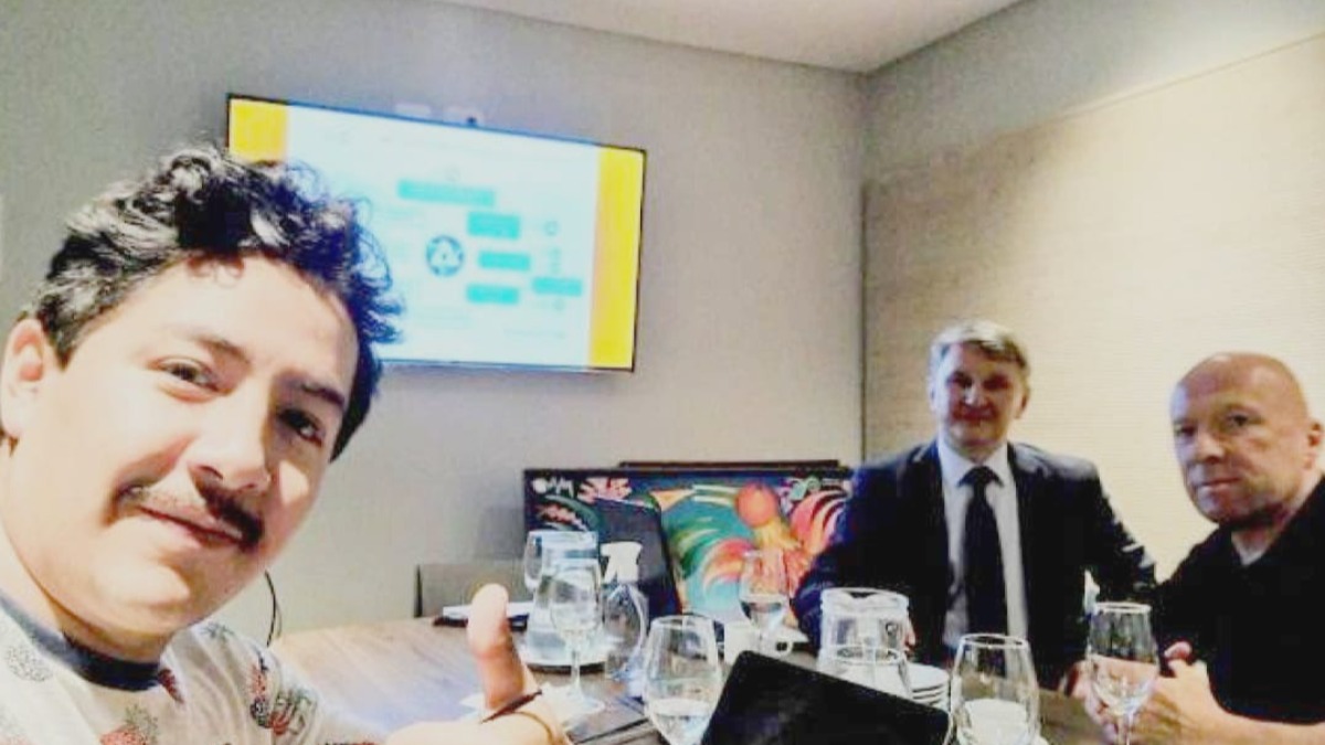 Marcelo Arce Mosqueira en una supuesta junta sobre el litio de Bolivia con empresarios extranjeros . Foto: RRSS