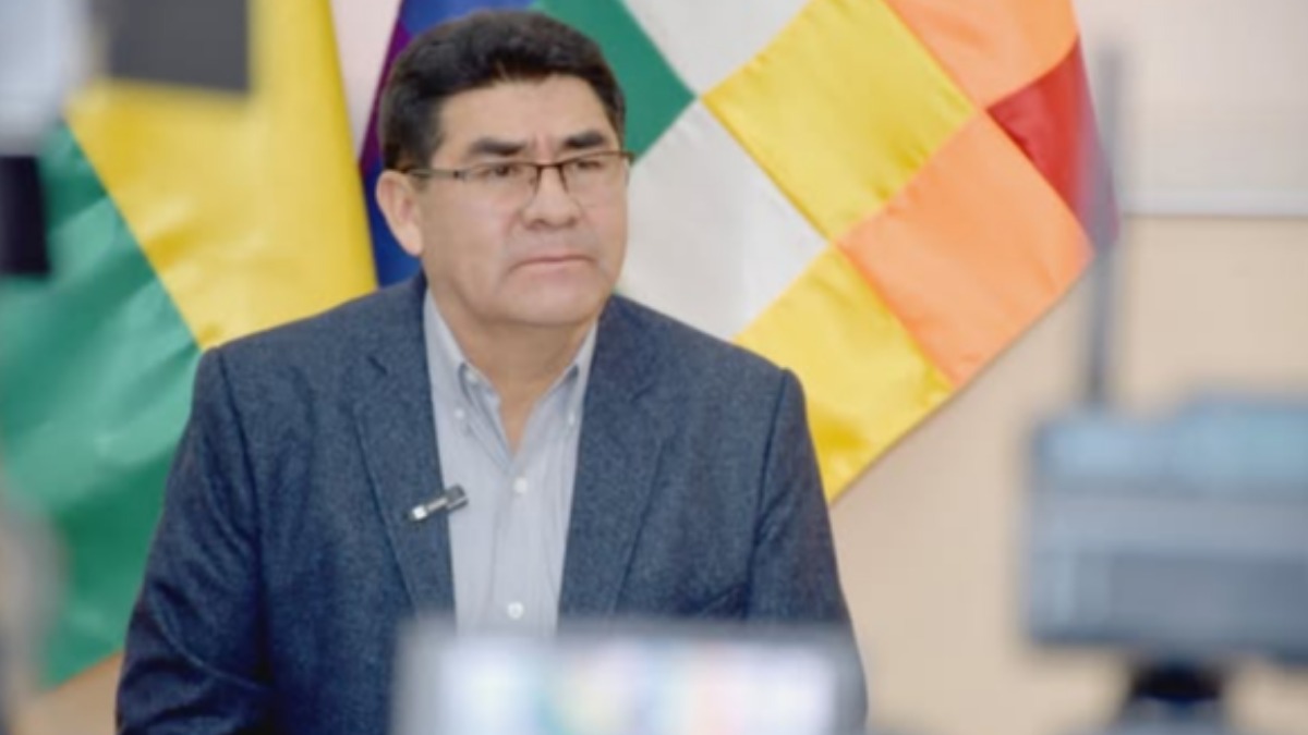 Omar Véliz, ministro de Educación.