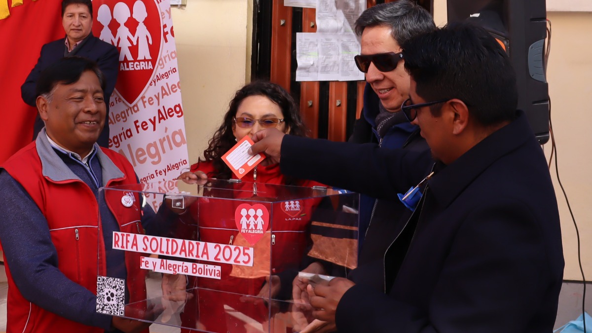 Rifa solidaria para apoyar a los centros de educación regular, alternativa y especial de Fe y Alegría. Foto: ANF
