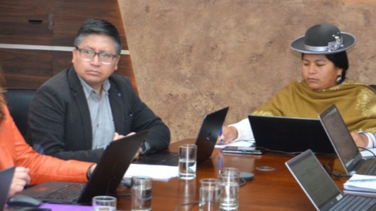 A la izquierda, el doctor Yecid Umacayo en la audiencia con la CIDH. Foto: Captura de pantalla