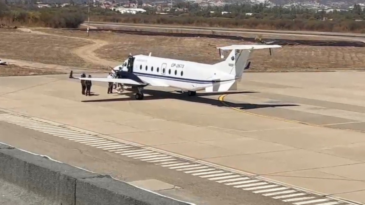 Avioneta que transportaba a Tuto Quiroga en la pista de aterrizaje del aeropueto de Tarija.