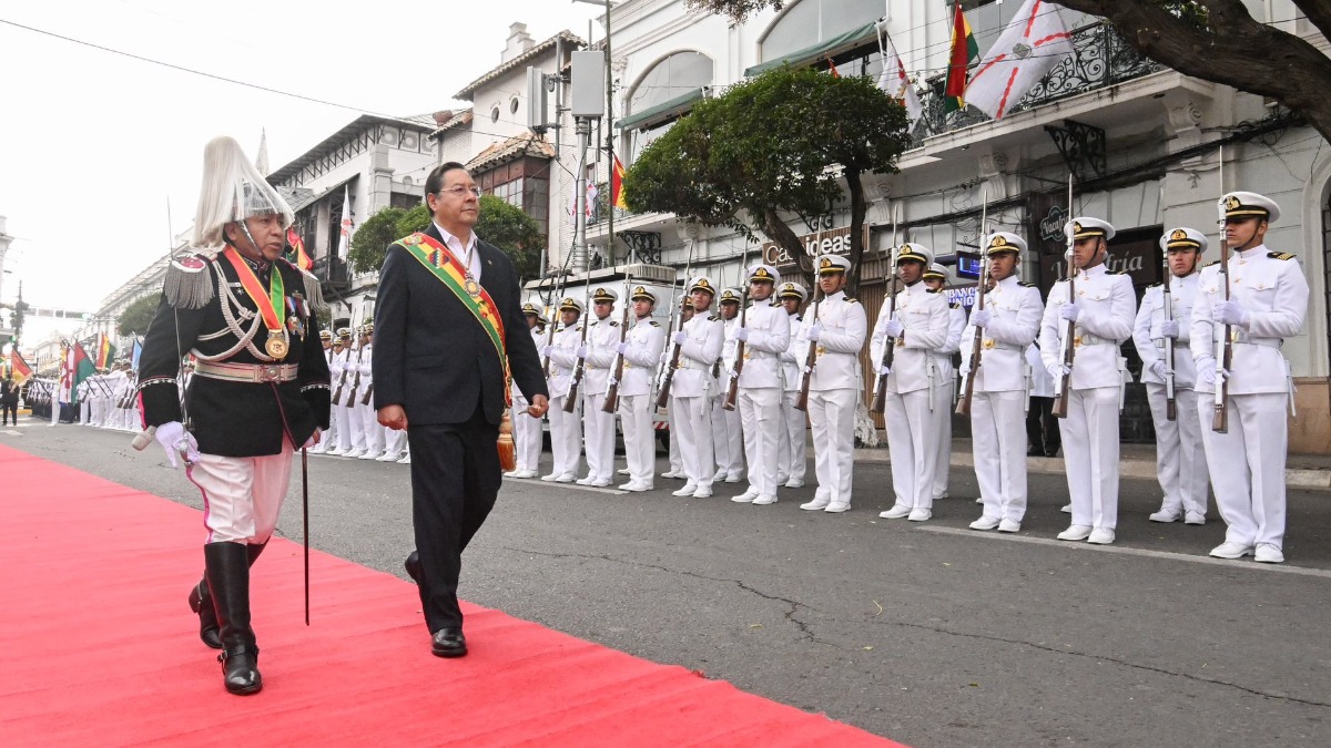 El presidente Luis Arce en la plaza 25 de Mayo de la ciudad de Sucre. Foto: Facebook Presidente
