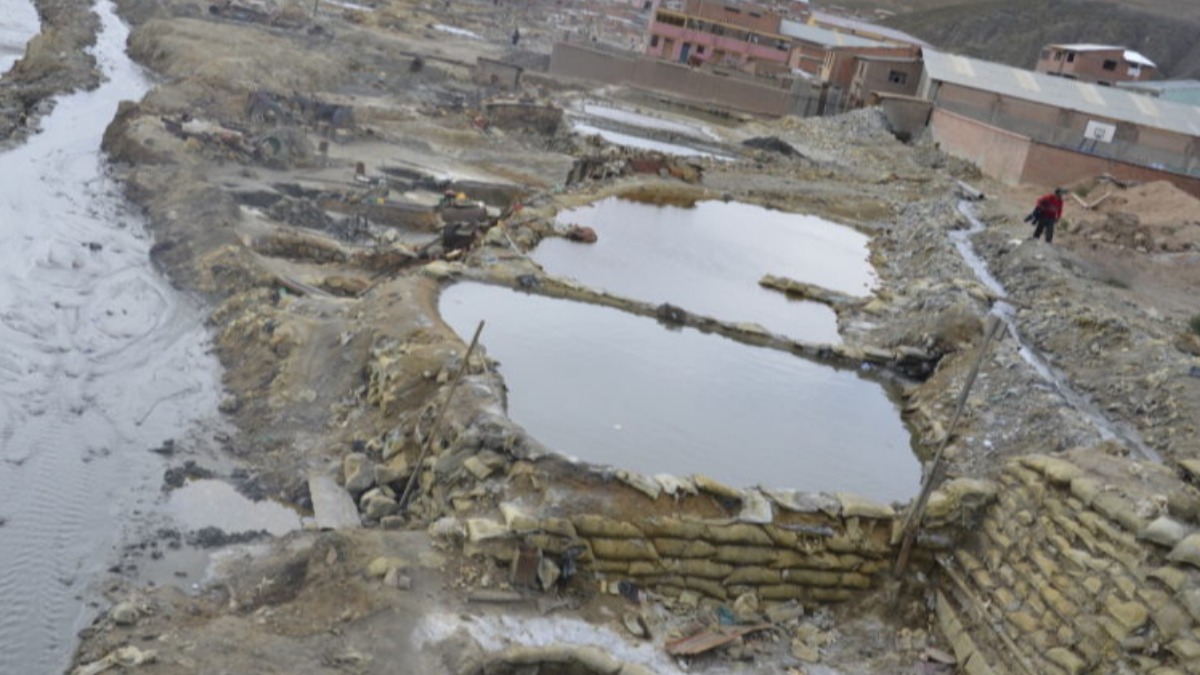 Imagen referencial de diques de residuos en Oruro. Foto: Mongabay