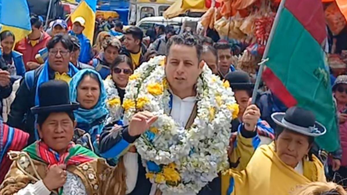 Imagen referencial. Edman Lara en campaña electoral. Foto: RRSS