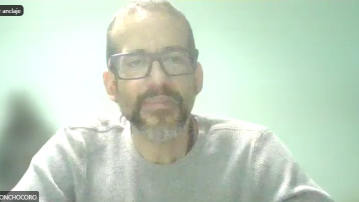 Luis Fernando Camacho sigue la audiencia desde el penal de Chonchocoro. Foto: Captura.