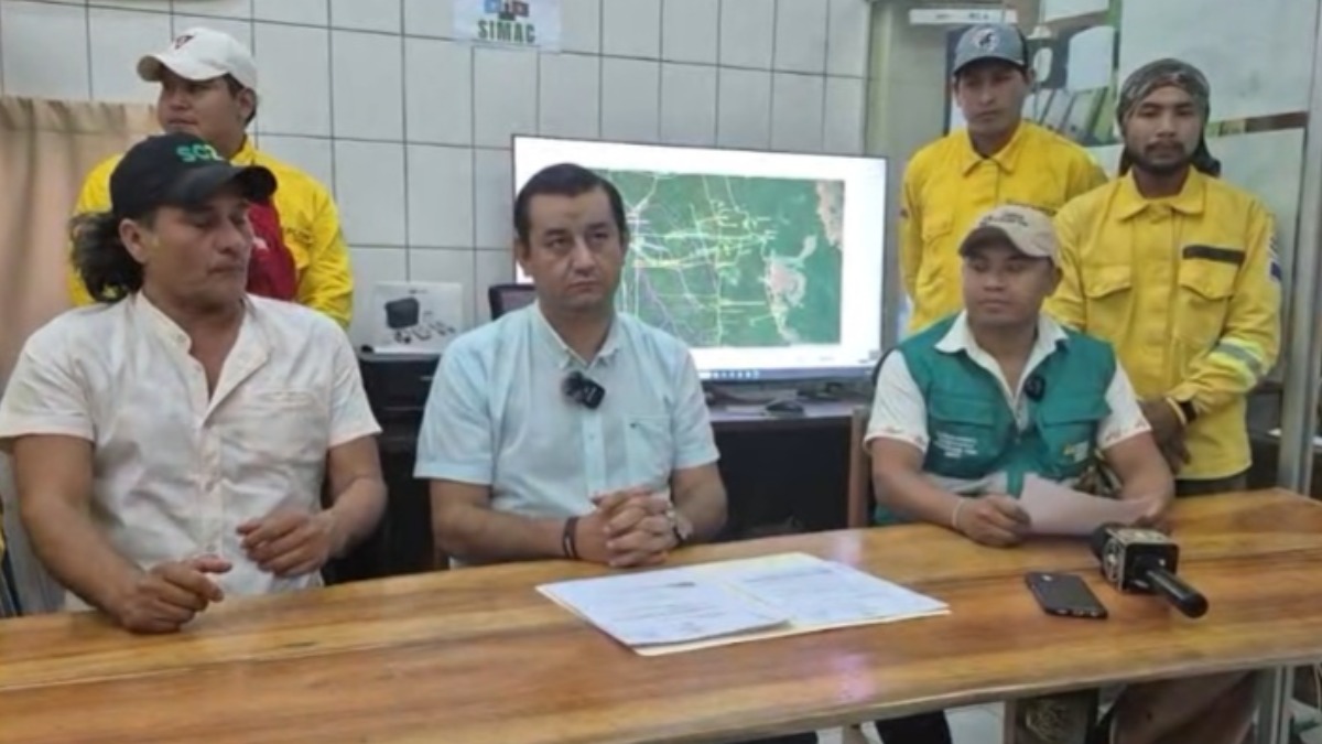 El alcalde Mauricio Viera en el centro sentado. Foto: captura video