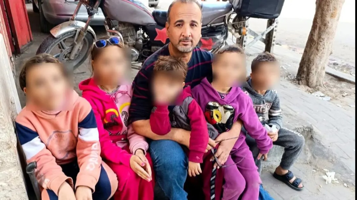 El médico palestino boliviano Refaat Alathamna junto a sus hijos. Foto: Internet