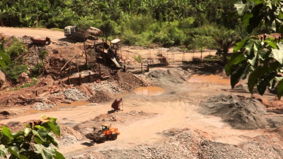 Explotación minera en la amazonía. Foto: CEDLA