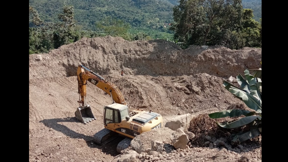 Ingreso de maquinaria pesada. Foto: Bajo mi sombrero verde