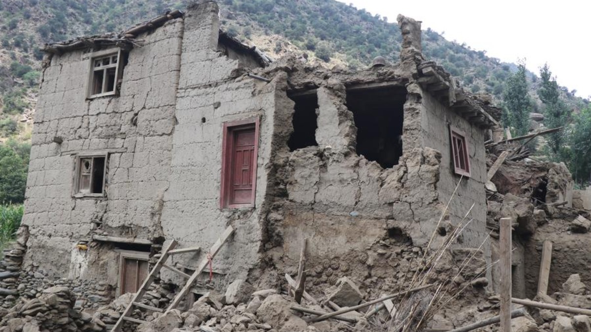 Los restos de una casa destruída tras el terremoto en Afganistán.
