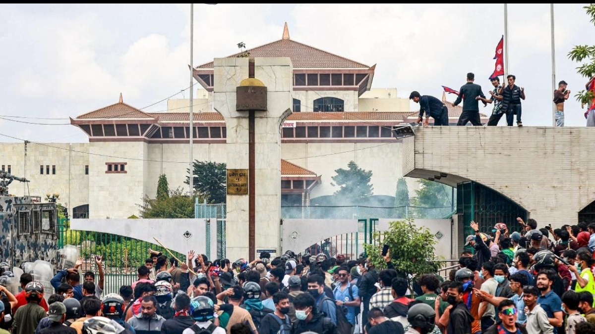 Manifestantes tomaron edificios gubernamentales en Nepal.