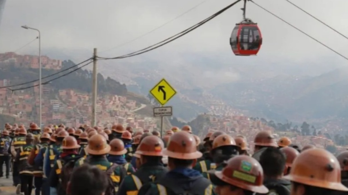 Marcha de mineros en La Paz. Foto: Contra Plano