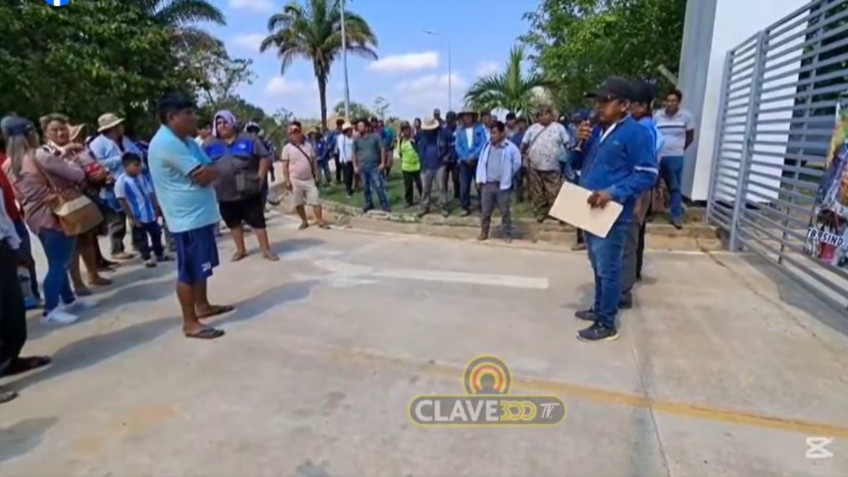 Pobladores hacen vigilia en las instalaciones de YPFB en Yapacaní. Foto: Captura