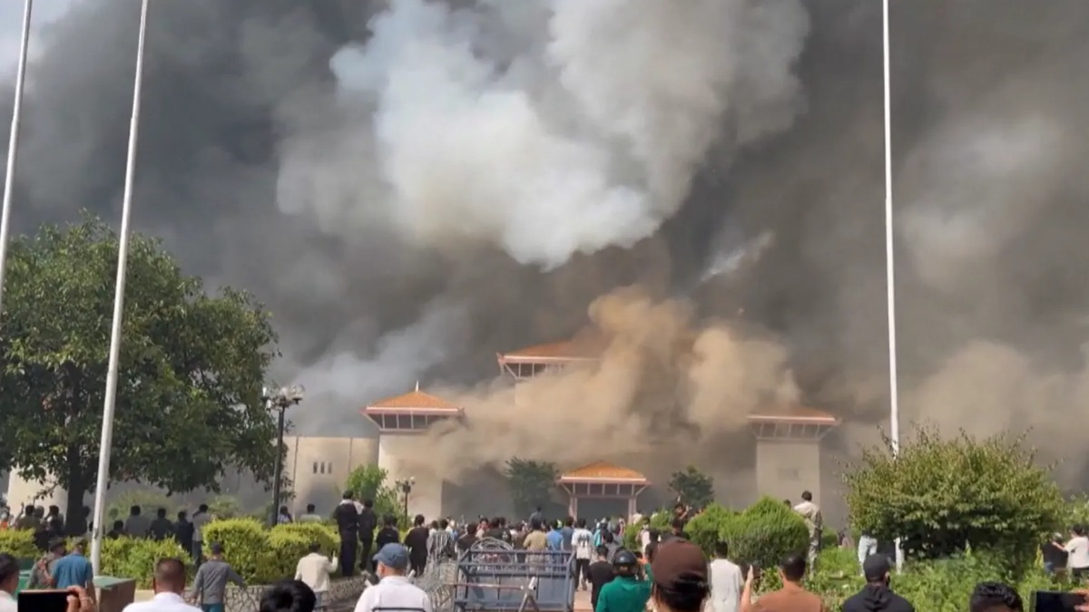 Protestas y toma de edificios gubernamentales en Nepal.