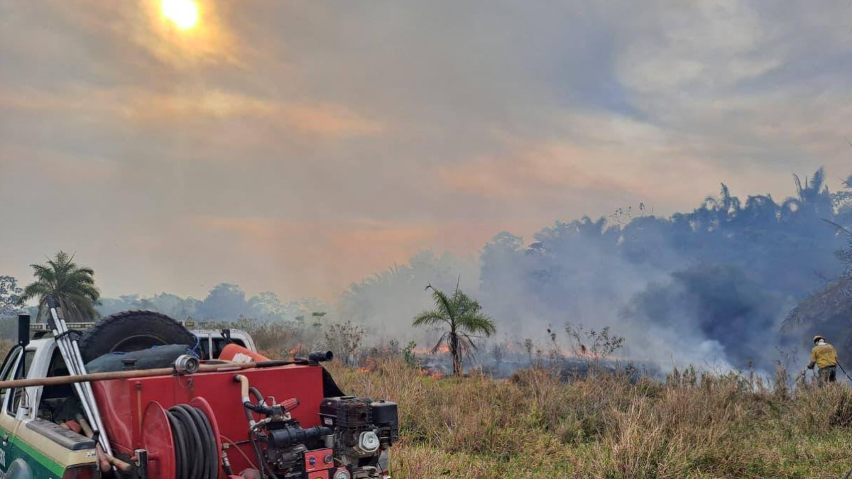 Bomberos forestales de Direna trabajaron en el municipio de Portachuelo. Foto: Gobernación de Santa Cruz