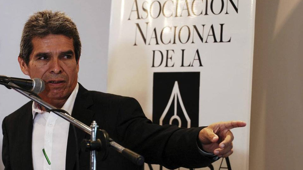El periodista Guider Arancibia cuando fue reconocido por la ANP.