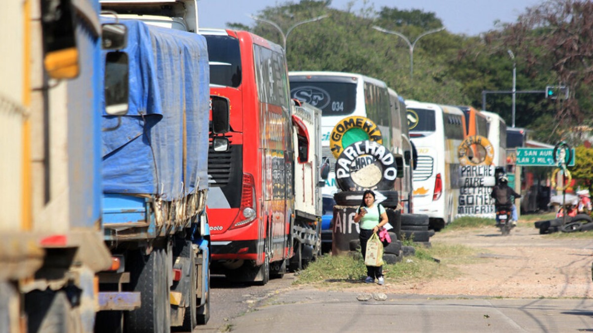 Fila de transporte pesado por diésel. Foto: Todonoticiastarija