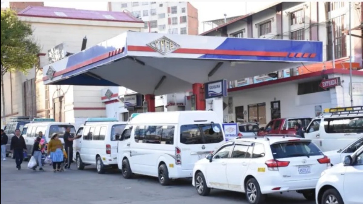 Filas por combustible. Foto: Red UNO
