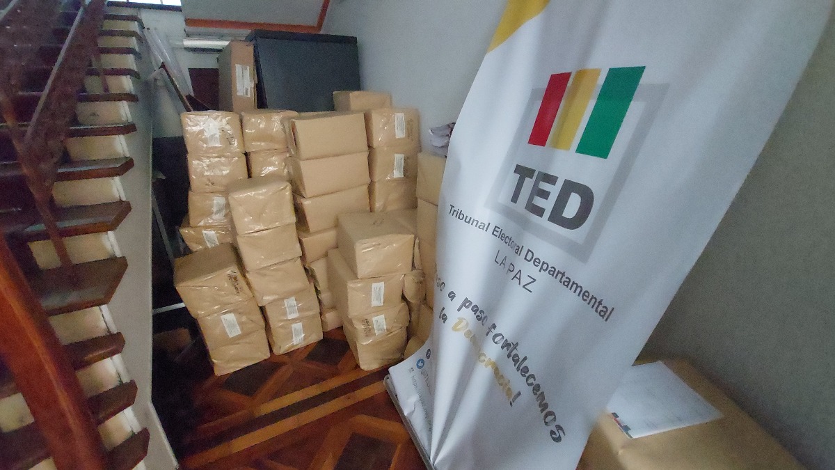Material electoral del Tribunal Electoral Departamental de La Paz en espera de ser trasladado. Foto: ANF