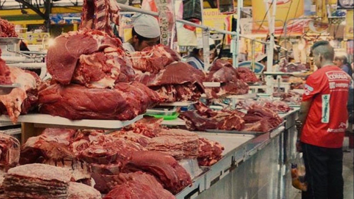Imagen referencial, venta de carne en los mercados. Foto: Internet