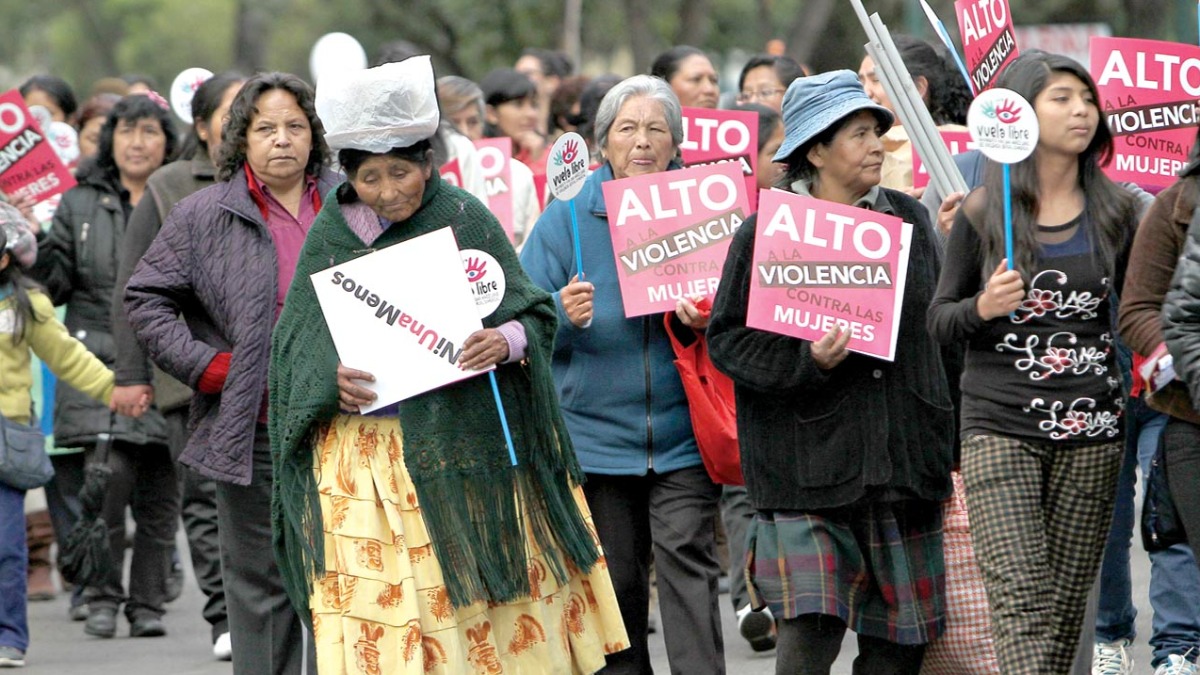 Mujeres marchan en el Día Internacional para la Eliminación de la Violencia. Foto: Opinión