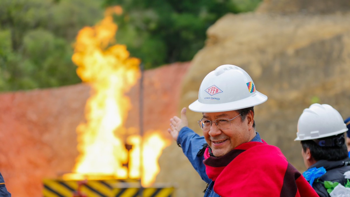 Presidente Luis Arce en el pozo Bermejo-X46D. Foto: Facebook Lucho Arce