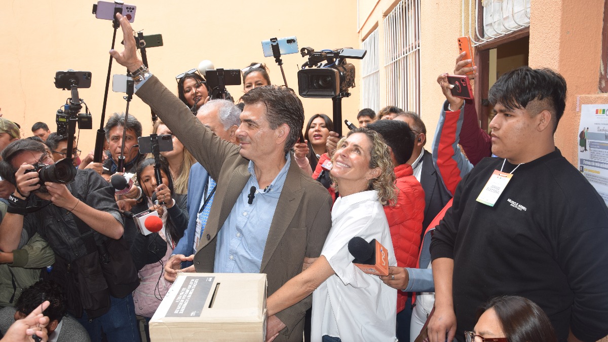 Rodrigo Paz tras emitir su voto en Tarija. Foto: PDC