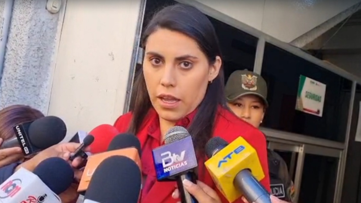 a viceministra de Autonomías, Andrea Barrientos.