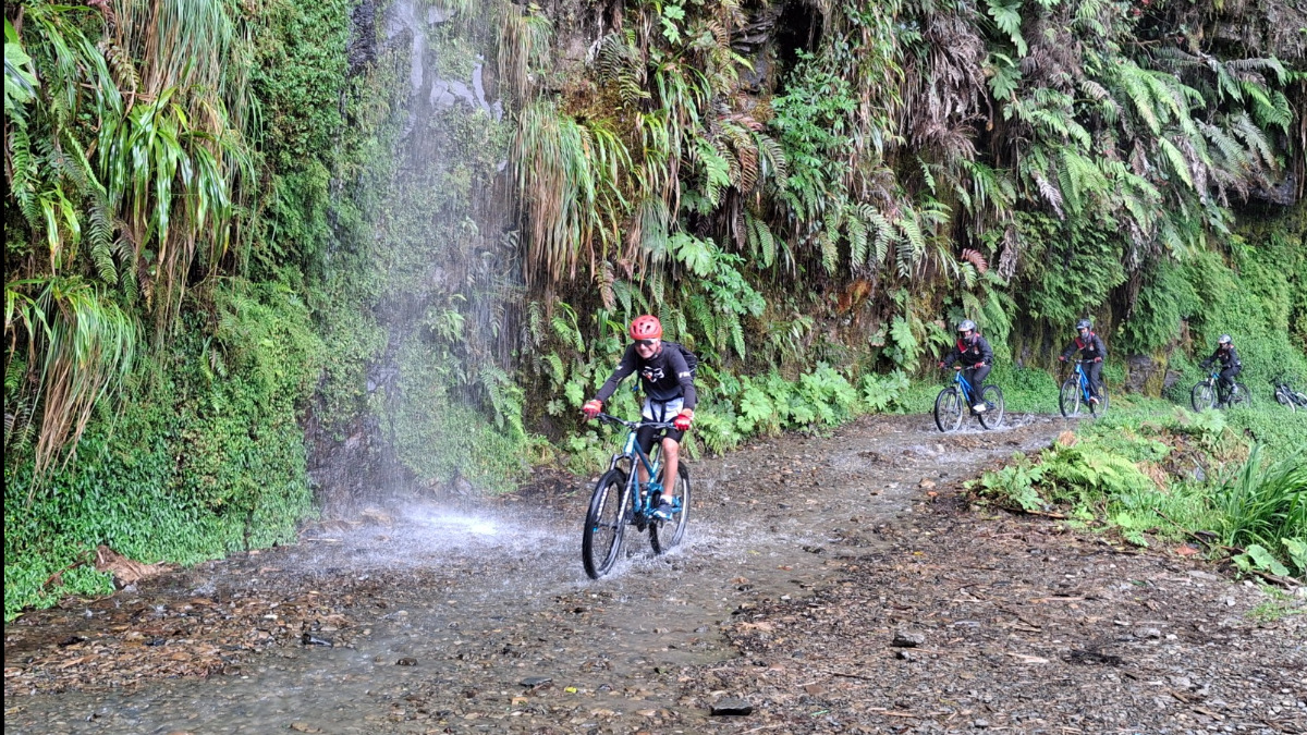 Biking en el Camino de la Muerte. Foto: PROMETA
