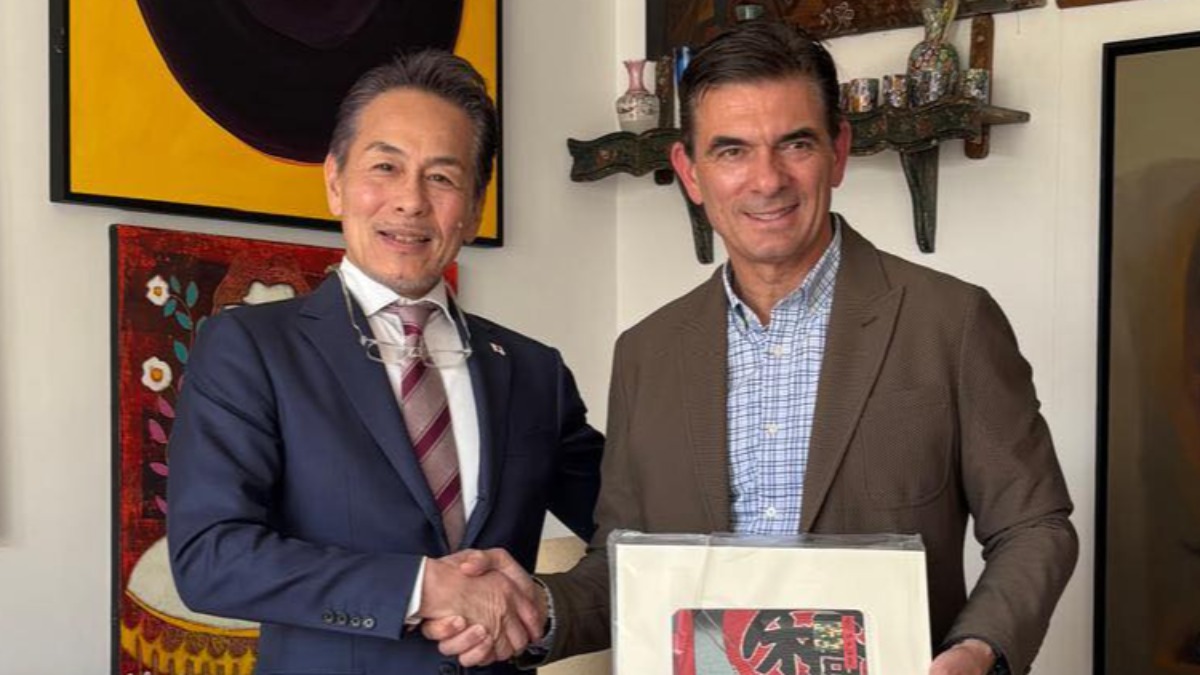 Embajador de Japón en Bolivia, Hiroshi Onomura y el presidente Rodrigo Paz. Foto: Internet