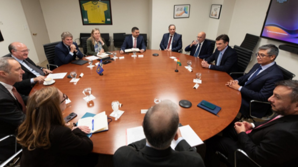 Gabriel Espinoza y José Luis Lupo acompañaron a Rodrigo Paz a una reunión con el BID. Foto. Internet