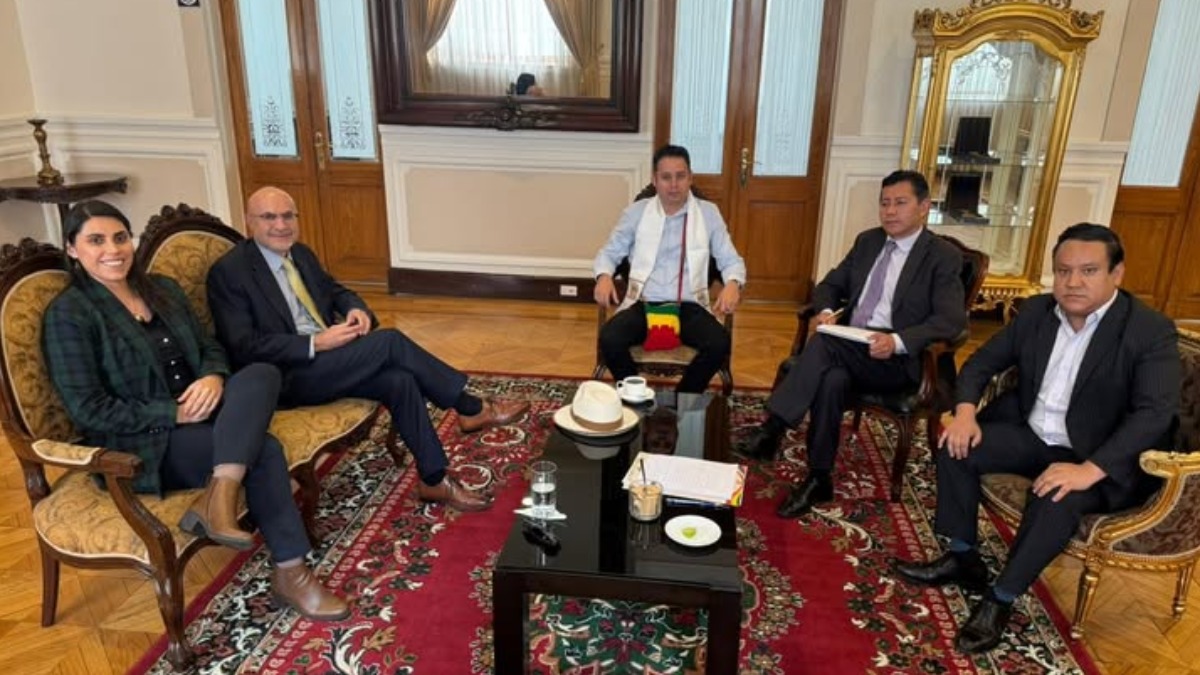 La reunión del vicepresidente Lara, ministro Lupo y viceministra Barrientos. Foto: Vicepresidencia