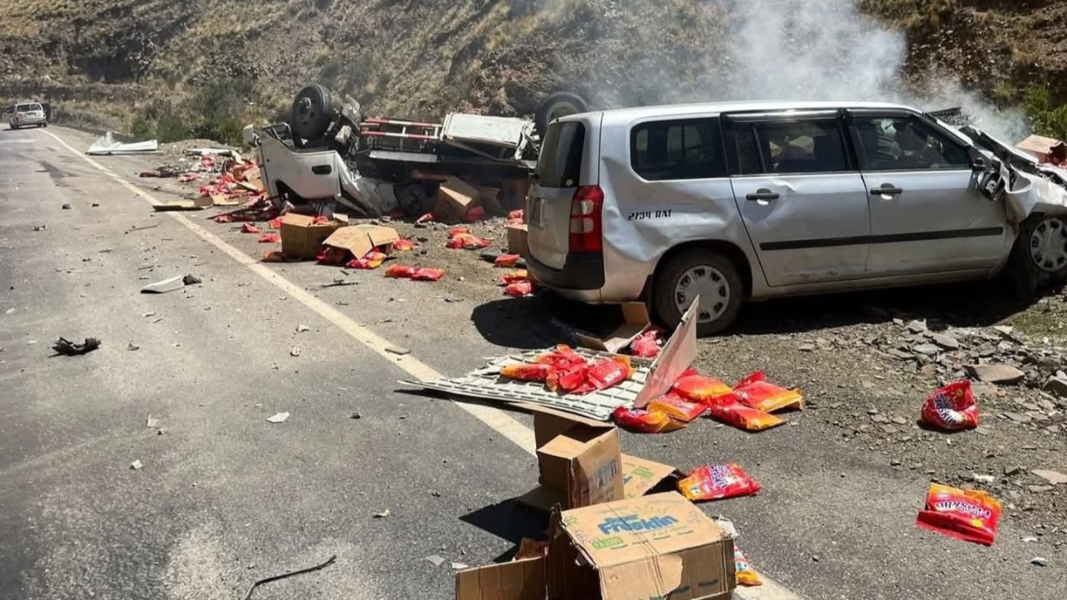 Los motorizados quedaron a un lado de la carretera. Foto: RRSS