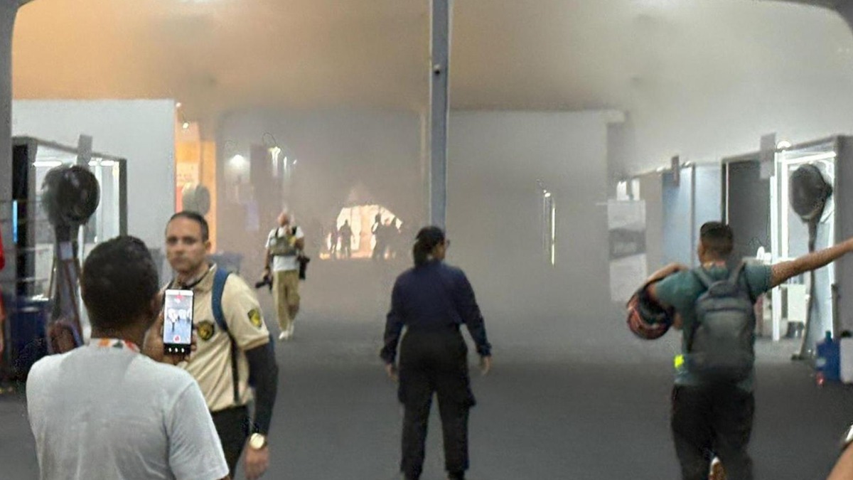 Momento del incendio en instalaciones donde se desarrolla la COP30.