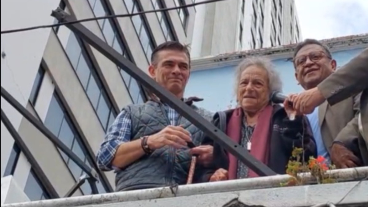 Presidente Paz y Amparo Carvajal en la terraza de la APDHB. Foto: ANF