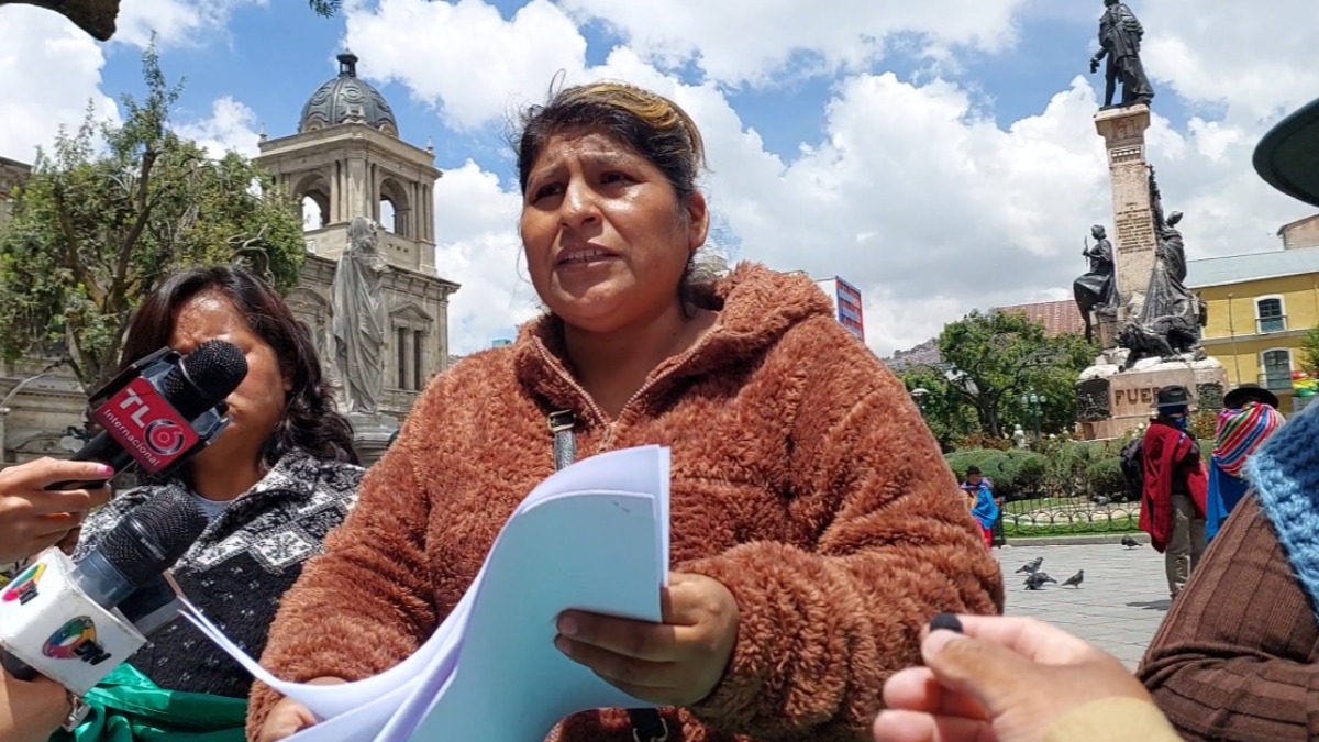 Prestatarios llegan de Santa Cruz. Foto: ANF