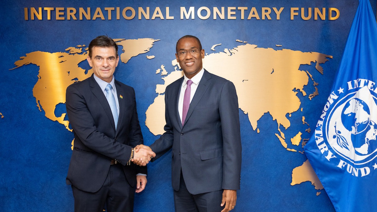 Rodrigo Paz y el subdirector del FMI, Nigel Clarke.