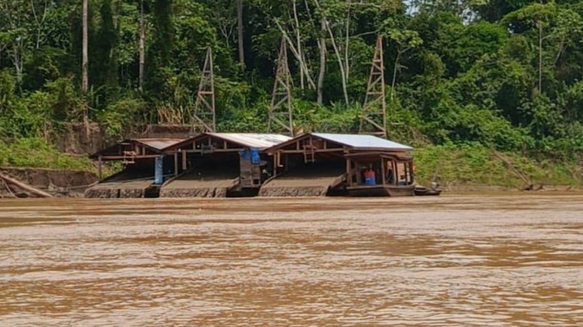 Actividades mineras en el río Madre de Dios. Foto: CEJIS