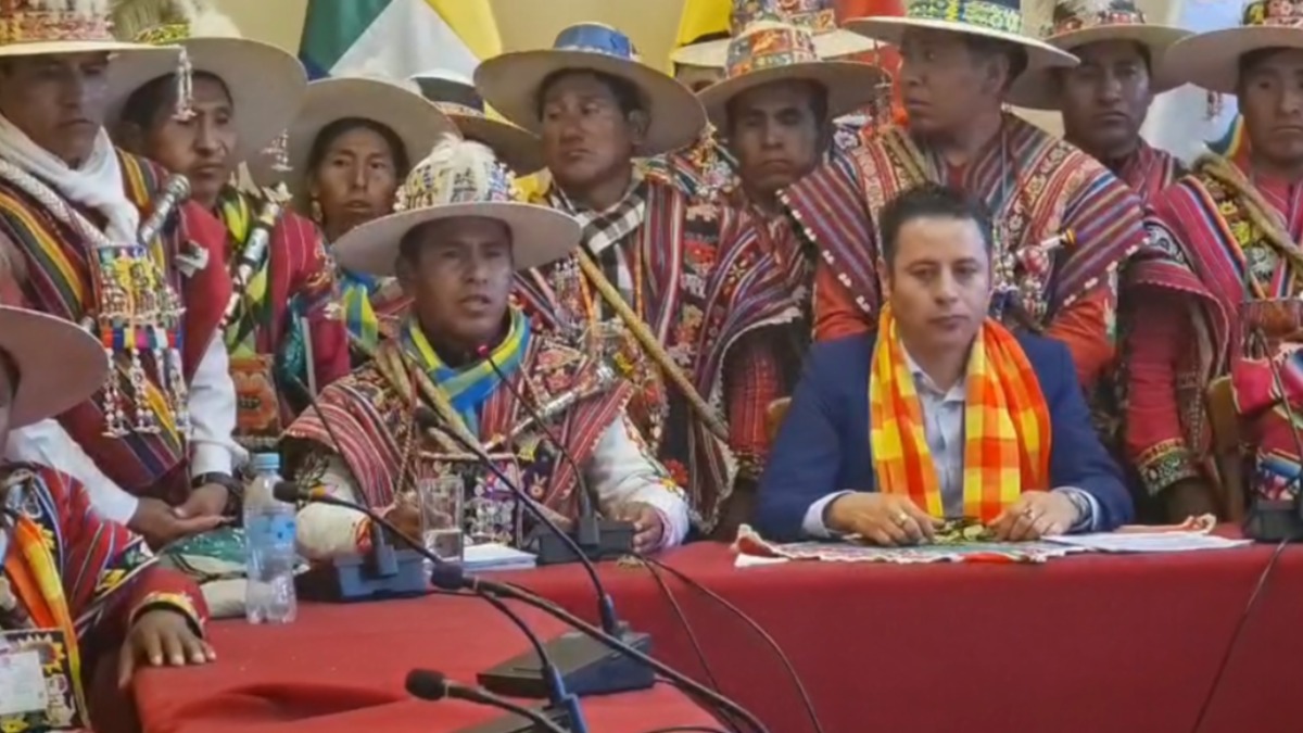 Ayllus del norte de Potosí reunidos con Edmand Lara. Foto: Captura de video