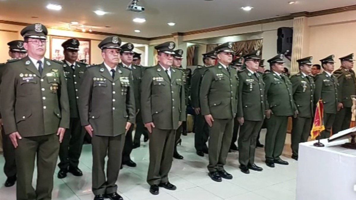 Comandantes y directores de la Policía posesionados. Foto: ANF