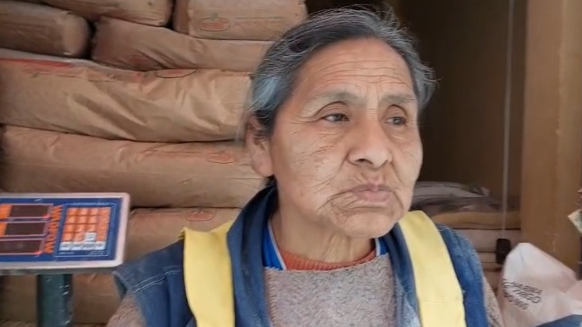 Doña Angélica es comerciante en la calle Gallardo en la ciudad de La Paz. Foto: ANF
